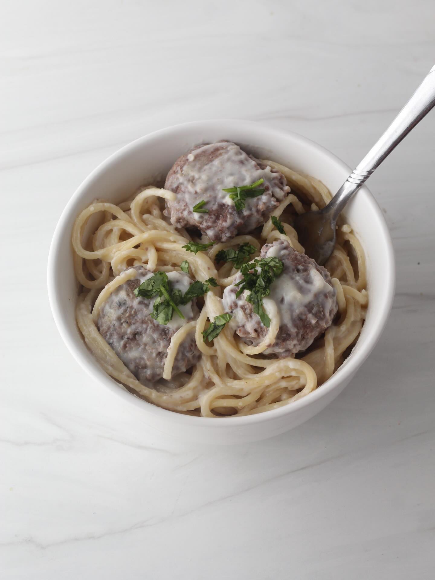 New post is up Easy Meatball Alfredo made in under an hour. Which makes it perfect for any weeknight meal. You can get the full recipe on my blog. Semiacratched.com 

#meatballalfredo #spagetti #underanhour #groundbeefrecipes #dinnerunderanhour