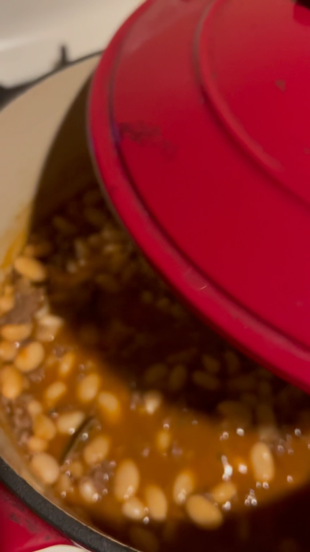 Simple Baked Beans with Ground Beef is not your traditional baked beans but these are delicious 😋. Go to my blog for full recipe.  #dinner#dinnerideas#groundbeef #bakedbeans#easydinner#brownsuagr#groundbeefrecipes